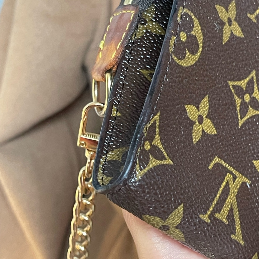 Authentic Louis Vuitton monogram wristlet pouch (Q092) - Picture 5 of 11